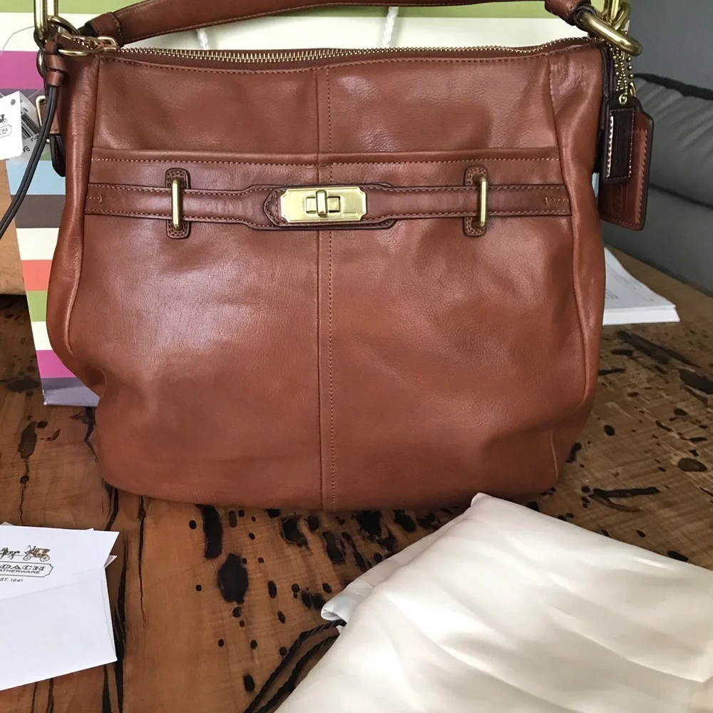 ❗️VIDEO ❗️COACH CHELSEA LEATHER ASHLYN HOBO